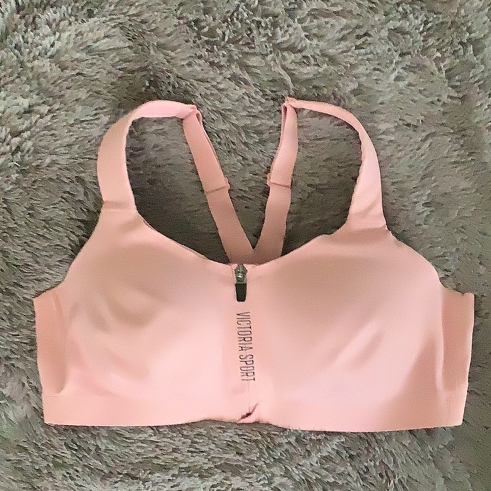 Victoria’s Secret Incredible Knockout Sports Bra